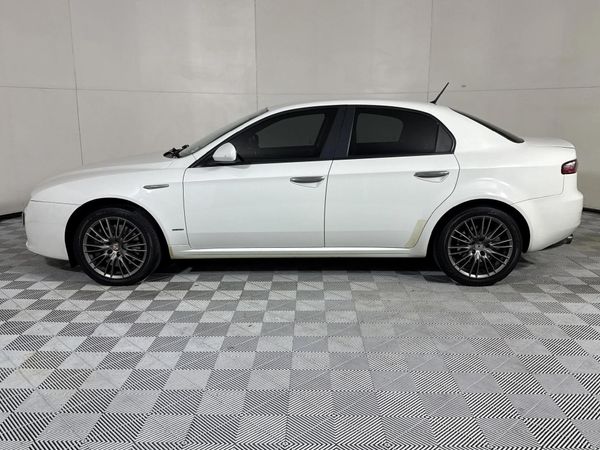 2012-Alfa-Romeo-159-32-Q4-Distinctive image:17