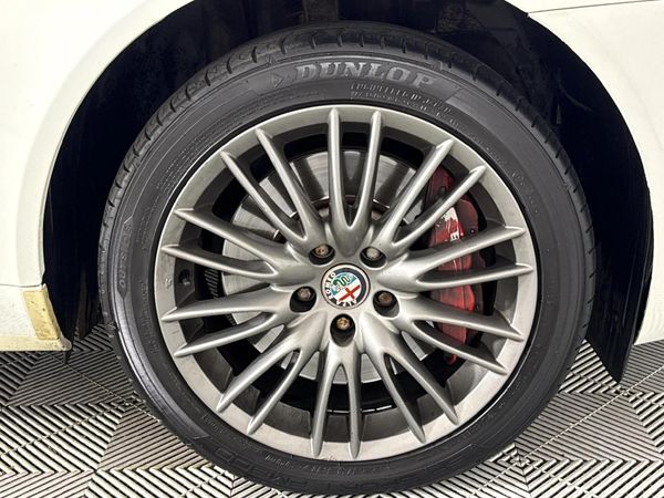 2012-Alfa-Romeo-159-32-Q4-Distinctive image:5