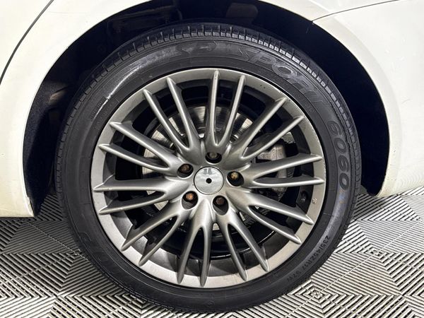2012-Alfa-Romeo-159-32-Q4-Distinctive image:6