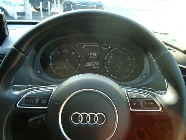2013-Audi-Q3-20-TDI-quattro-Auto-130kW image:9