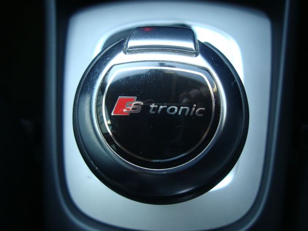2013-Audi-Q3-20-TDI-quattro-Auto-130kW image:12