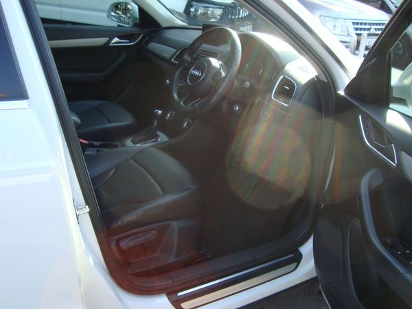 2013-Audi-Q3-20-TDI-quattro-Auto-130kW image:8