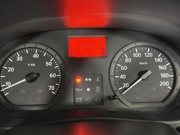 2019-Nissan-NP200-16 image:1