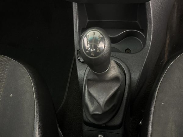 2019-Nissan-NP200-16 image:8