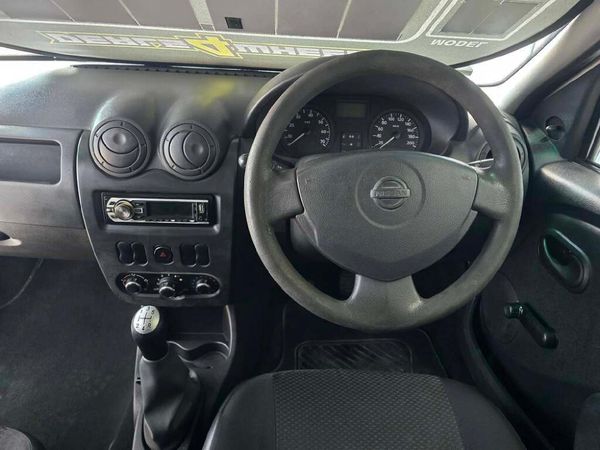 2017-Nissan-NP200-16 image:11