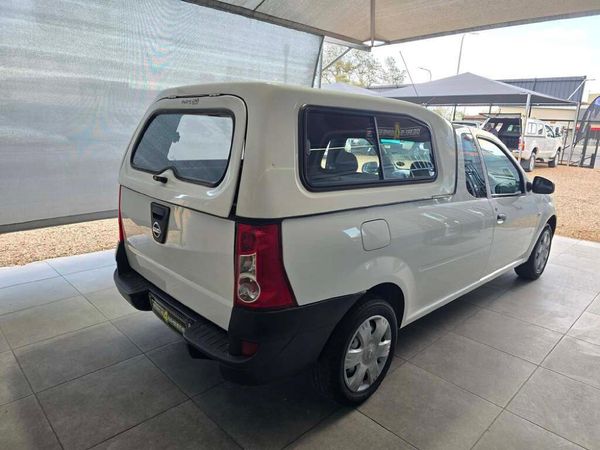 2017-Nissan-NP200-16 image:4