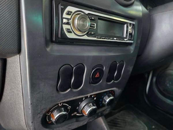 2017-Nissan-NP200-16 image:8