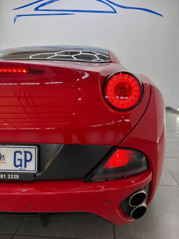 2014-Ferrari-California-22 image:12