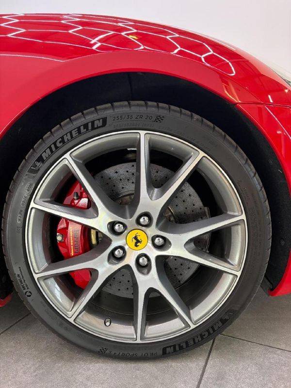 2014-Ferrari-California-22 image:18