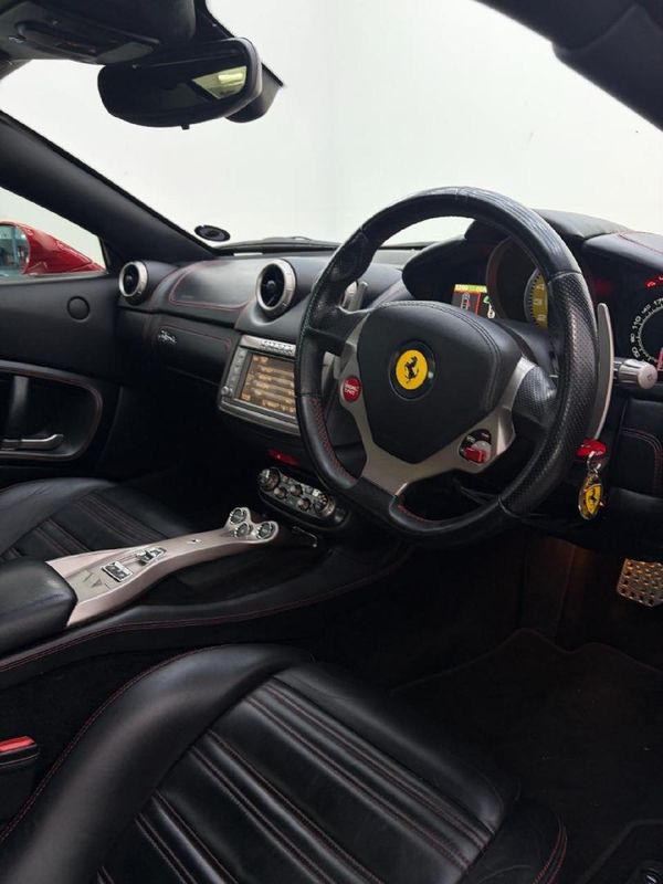 2014-Ferrari-California-22 image:21