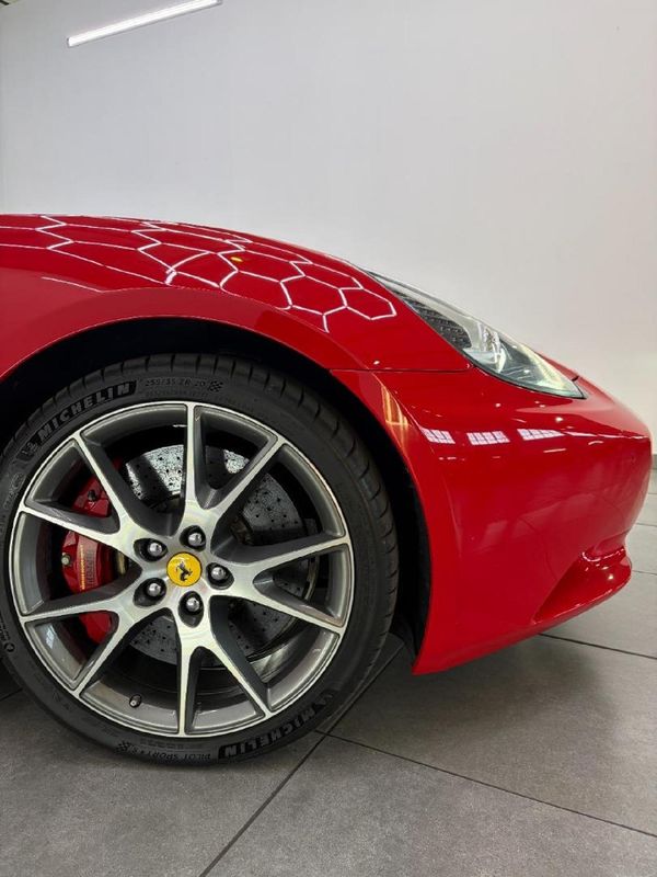 2014-Ferrari-California-22 image:23