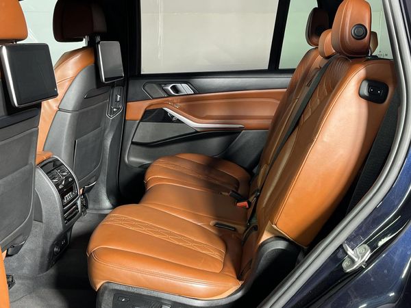 2019-BMW-X7-xDrive30d-Design-Pure-Excellence image:3
