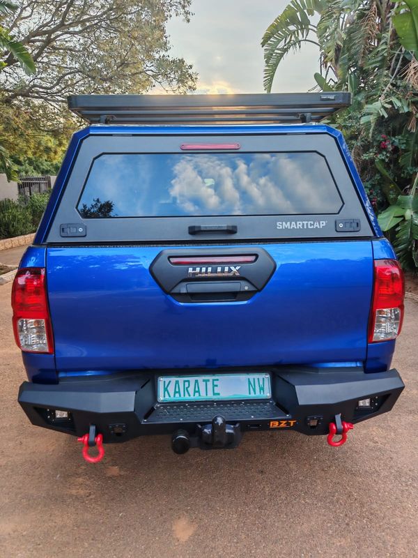 2017-Toyota-Hilux-40-V6-Raised-Body-Raider-Double-Cab-Auto image:3
