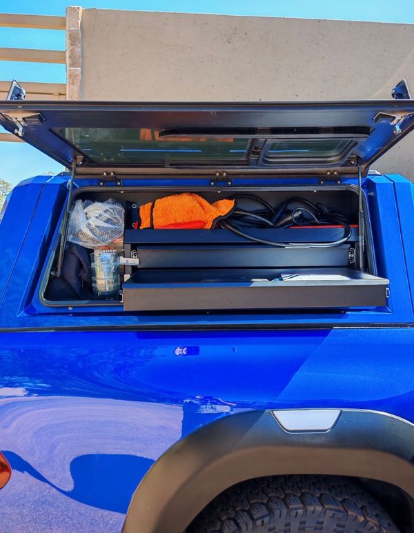 2017-Toyota-Hilux-40-V6-Raised-Body-Raider-Double-Cab-Auto image:5