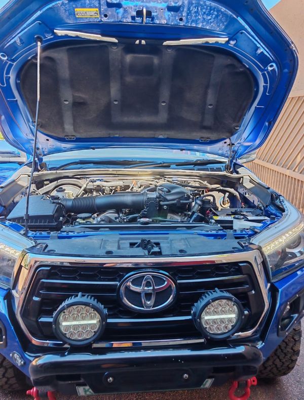 2017-Toyota-Hilux-40-V6-Raised-Body-Raider-Double-Cab-Auto image:7