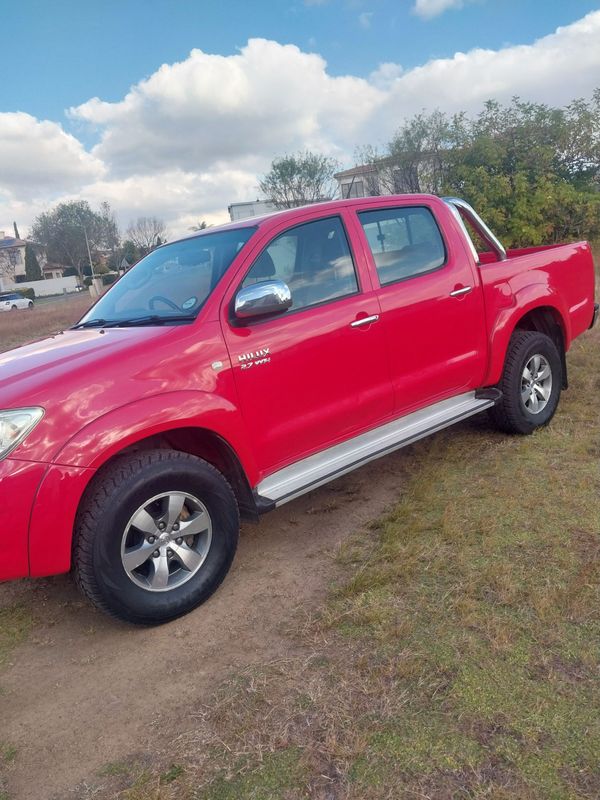 2009-Toyota-Hilux-27-VVTi-Raider-Raised-Body-Double-Cab image:1
