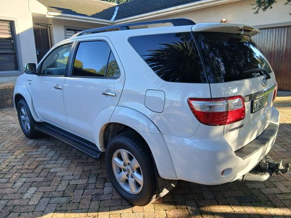 2009-Toyota-Fortuner-30-D-4D-Raised-Body image:11