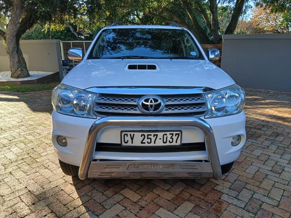 2009-Toyota-Fortuner-30-D-4D-Raised-Body image:1