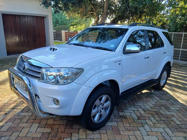 2009-Toyota-Fortuner-30-D-4D-Raised-Body image:3
