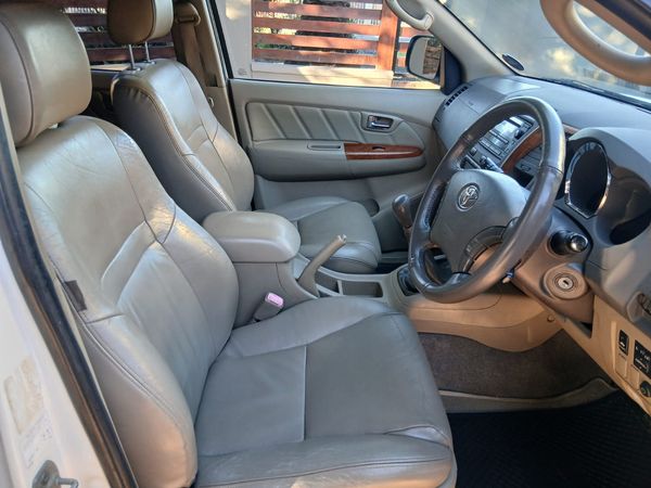 2009-Toyota-Fortuner-30-D-4D-Raised-Body image:7
