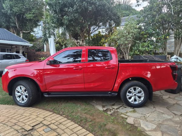 2023-Isuzu-D-Max-19-DDI-HR-LS-Double-Cab image:1