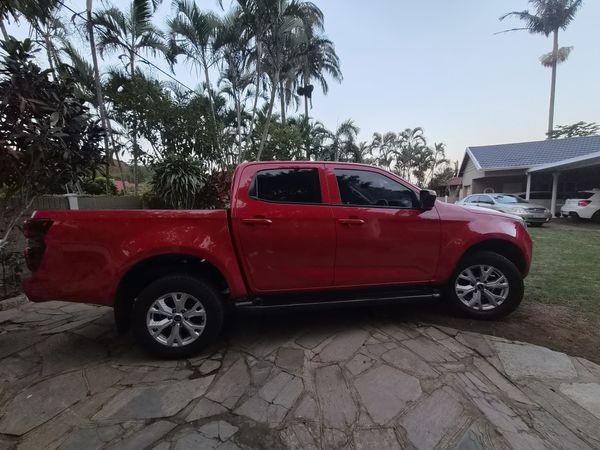 2023-Isuzu-D-Max-19-DDI-HR-LS-Double-Cab image:2