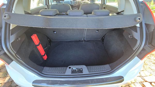 2013-Ford-Fiesta-14-Ambiente-5-dr image:17