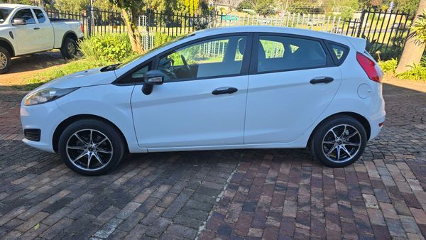 2013-Ford-Fiesta-14-Ambiente-5-dr image:1
