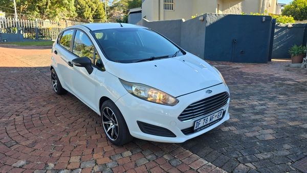 2013-Ford-Fiesta-14-Ambiente-5-dr image:8