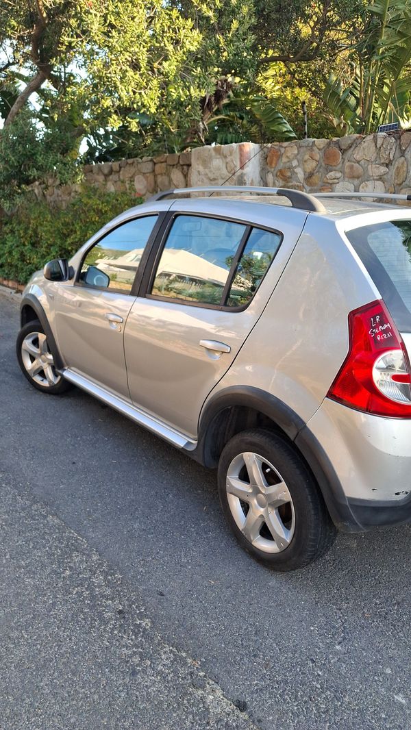 2012-Renault-Sandero-16-Stepway image:1