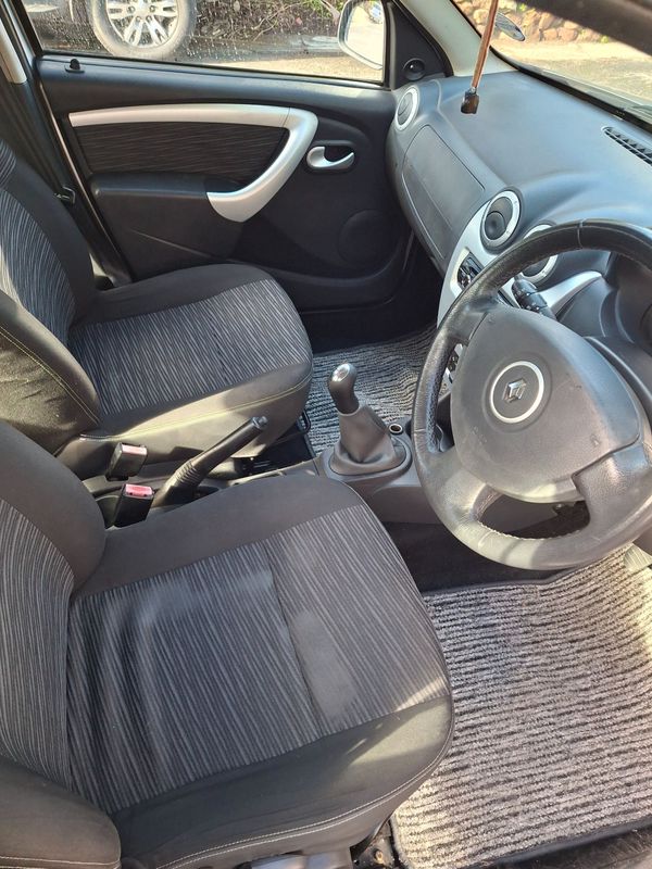 2012-Renault-Sandero-16-Stepway image:3