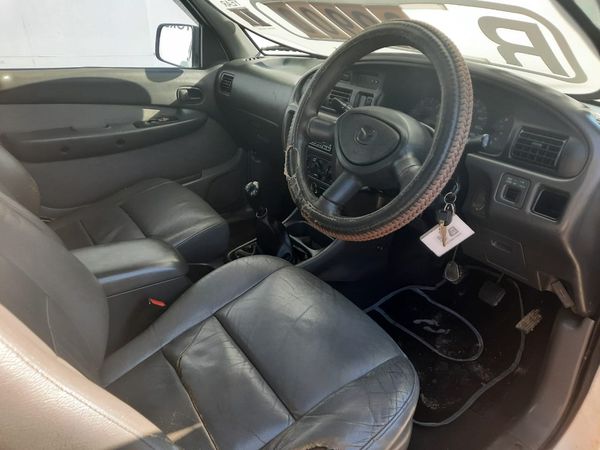 2001-Mazda-BT-50-2500-TDI-SLE-Drifter-4x2-Double-Cab image:11