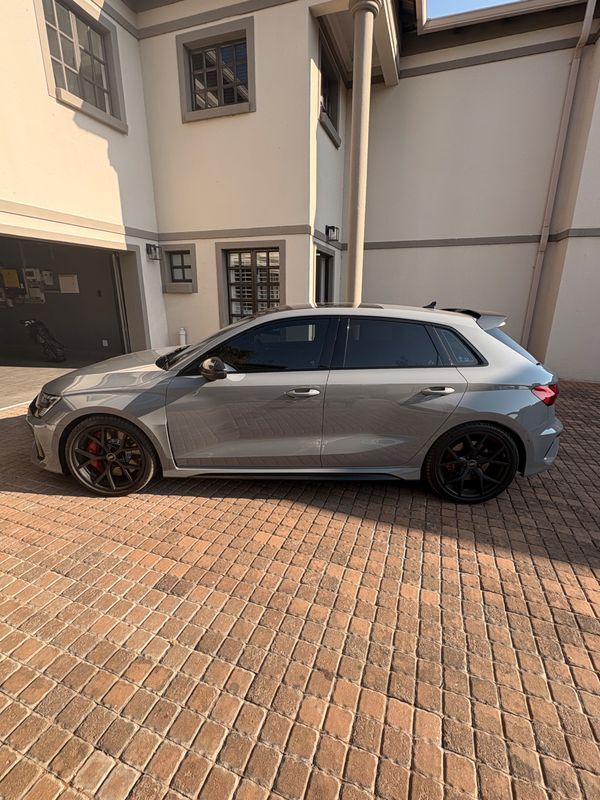 2023-Audi-RS3-Sportback-Quattro-Auto image:2
