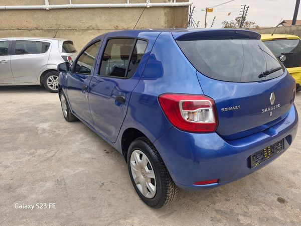 2015-Renault-Sandero-900T-Expression image:3