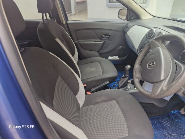 2015-Renault-Sandero-900T-Expression image:6