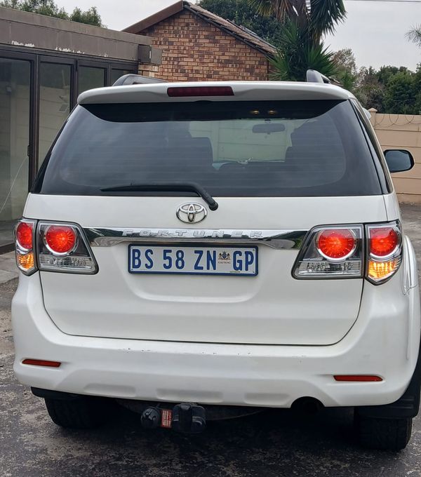 2012-Toyota-Fortuner-25-D-4D-Raised-Body image:12