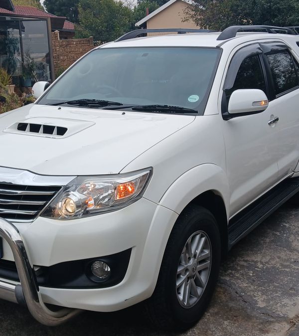2012-Toyota-Fortuner-25-D-4D-Raised-Body image:14
