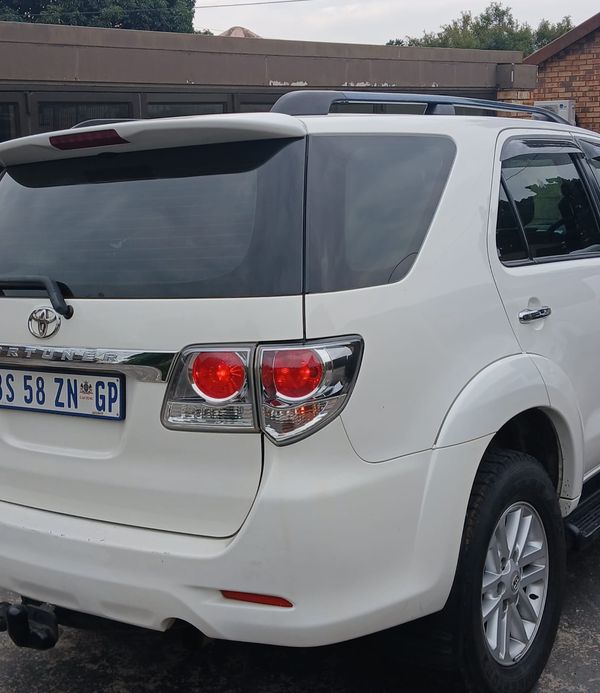 2012-Toyota-Fortuner-25-D-4D-Raised-Body image:7