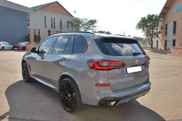 2023-BMW-X5-M50d image:11