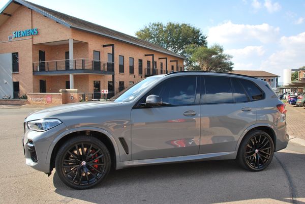 2023-BMW-X5-M50d image:12