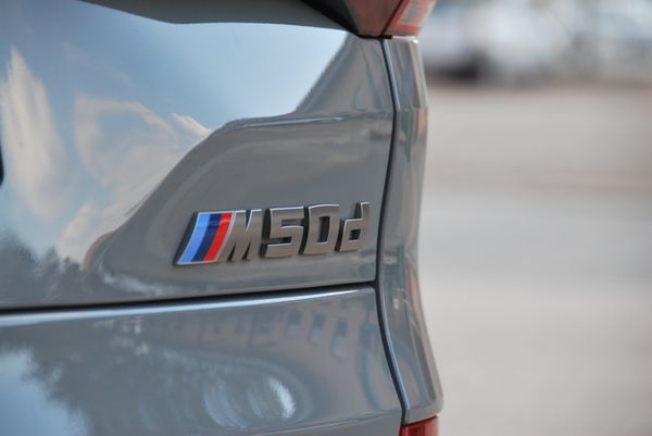 2023-BMW-X5-M50d image:17