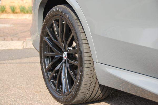2023-BMW-X5-M50d image:4