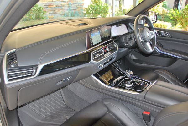 2023-BMW-X5-M50d image:5