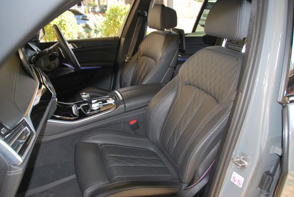 2023-BMW-X5-M50d image:7