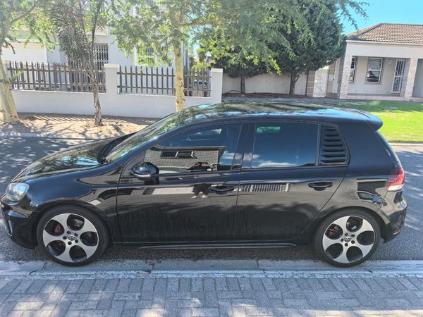 2010-Volkswagen-Golf-VI-GTI-20-TSI image:1