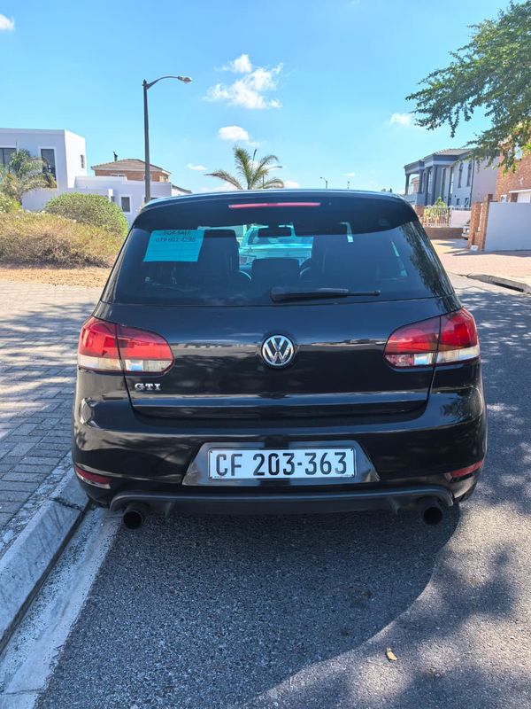 2010-Volkswagen-Golf-VI-GTI-20-TSI image:3