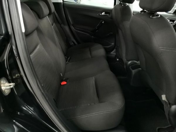 2016-Peugeot-208-12-VTi-Access-5-dr image:4