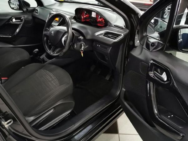 2016-Peugeot-208-12-VTi-Access-5-dr image:6