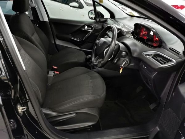 2016-Peugeot-208-12-VTi-Access-5-dr image:7