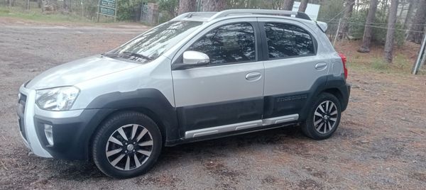 2014-Toyota-Etios-Cross-15-XS-5-dr image:1